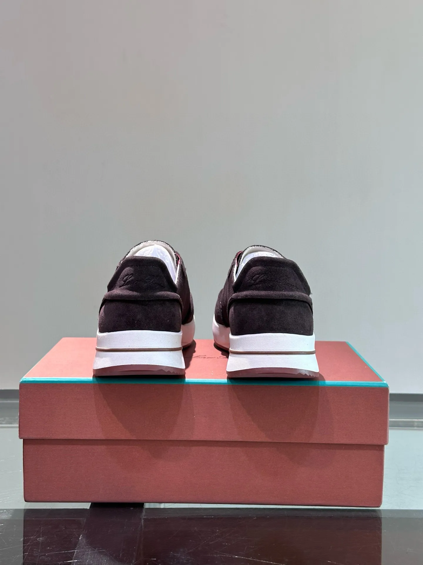 Factory price: 540💰Loro men's shoes💰iana niche Loro classic jogging shoes, men's lace-up casual shoes and sneakers, high-quality lightweight and comfortable fabrics, suitable for outdoor leisure, the color scheme is young and energetic, and it looks great with sportswear or casual suits! Size: 39-46 (customized sizes of 45 and 46 are non-refundable)